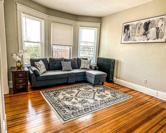 The Red House Albany Ny 4 Bedroom Private Apartment - Albany - Living room