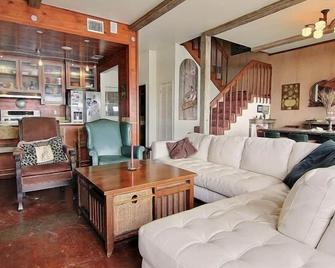 Port A Escapes Vacation Rentals - Port Aransas - Living room