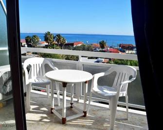 Pelides Apartments - Larnaka - Balkón