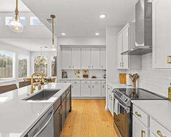 Peaceful Modern Home, Close to Downtown Energy - Dallas - Cuisine