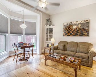 Heart Of Historical Dist.Kingparkinga/C#1 - Michigan City - Living room