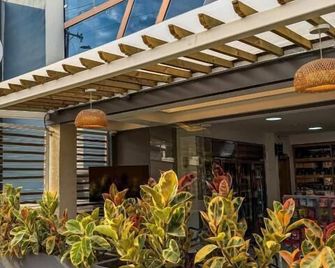 Hotel Aikos - Cali