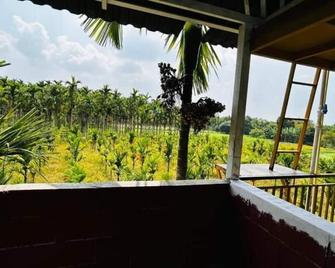 Raghavs Retreat Chikmaglur - Chikamagalur - Balcony