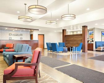 Heartland Inn and Suites - Wheatland - Lobby