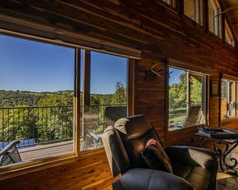 Timber Lodge - 4 Bedroom Log Cabin retreat near the Buffalo River - Compton - Balcony
