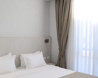 Metro Hotel Terminal - Tirana - Sovrum