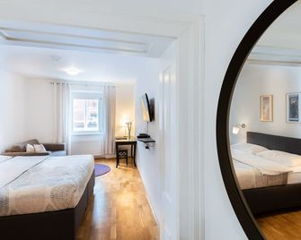 Kollmann Rooms and Apartments - Ljubljana - Yatak Odası