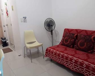 Affordable Fully Furnished 1 Bedroom Condo Unit with Unlimited Wifi and TV Cable - Mandaluyong - Living room