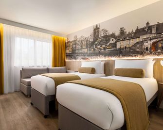 Super 8 by Wyndham Chester East - Chester - Bedroom