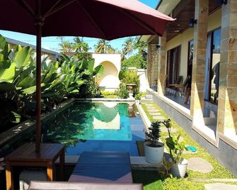3-bedroom villa in tranquil Bali with WiFi, AC. Paradise awaits - Denpasar - Pool