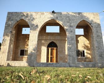 The Ranch - Lodge & Equestrian Center - Amioun - Building