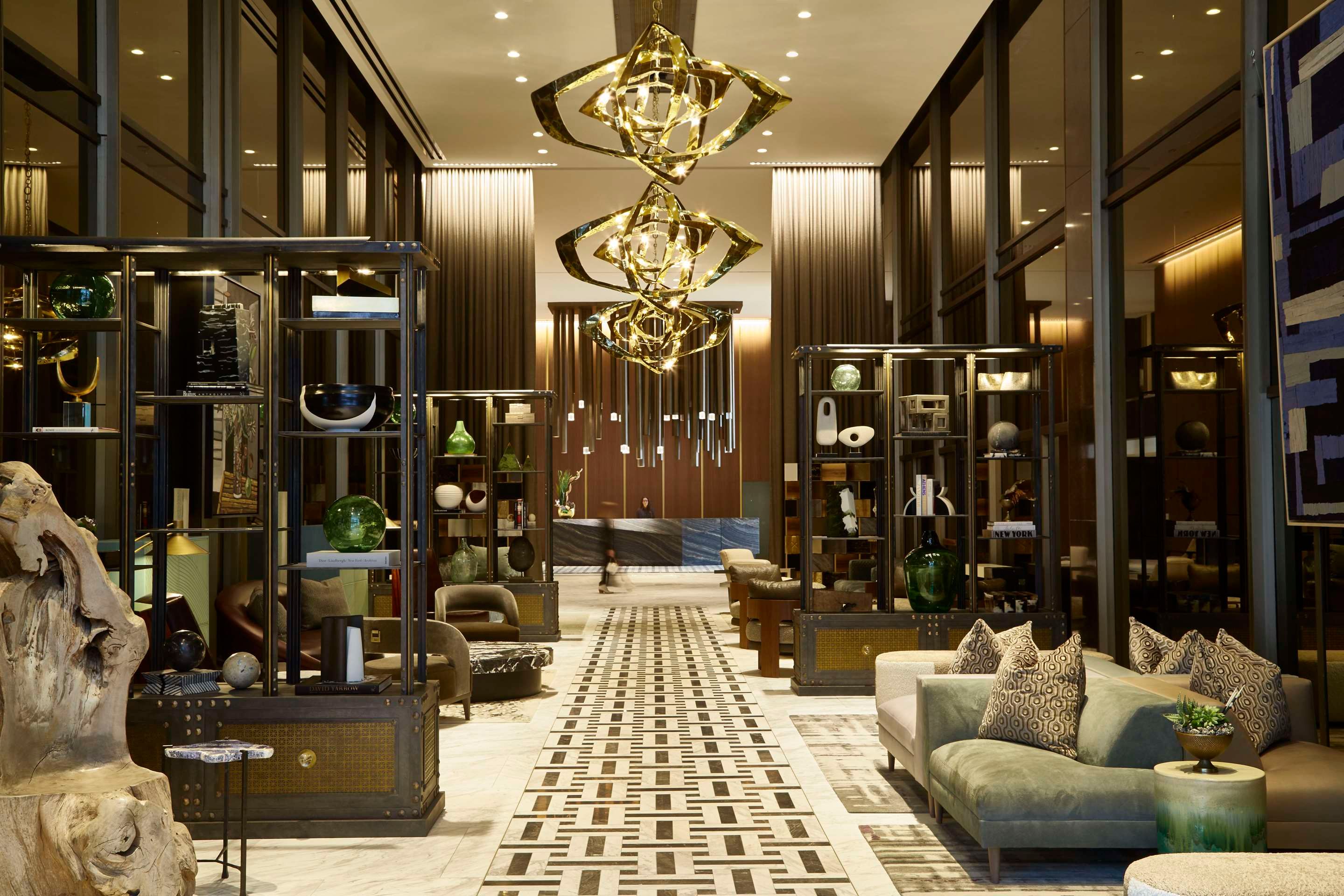 Thompson Dallas - Dallas - Reception