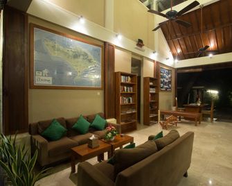 Bali Lovina Beach Cottages - Buleleng - Hành lang