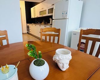 Spacious house located in the center of the city of Hammamet - Nabeul - Eetruimte
