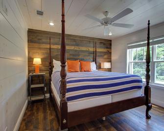 The Hangout on the Caddo River - Porch to River - Glenwood - Habitación