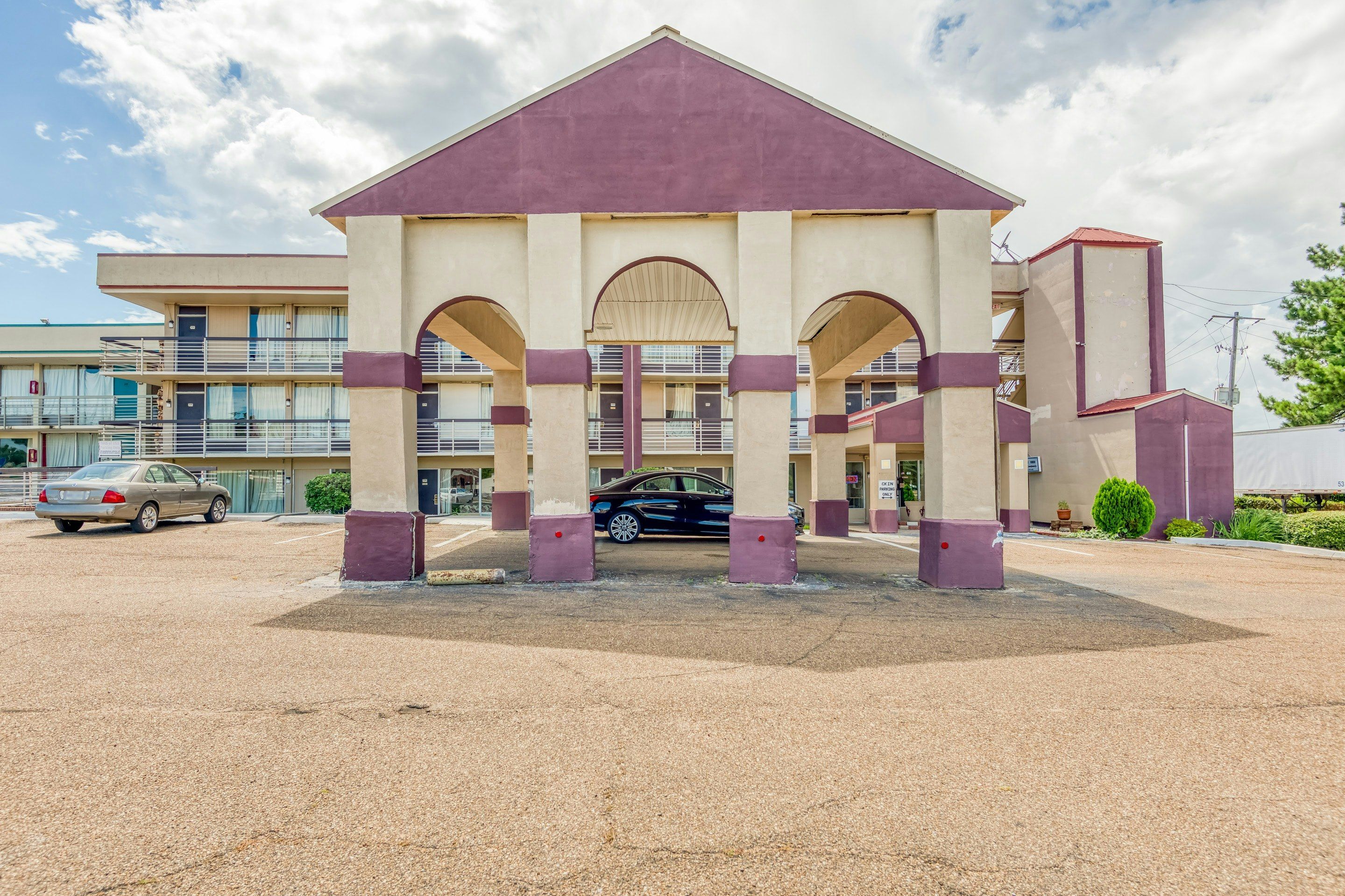 أو واي أو هوتل جاكسون نورث آي-55 - جاكسون - مبنى