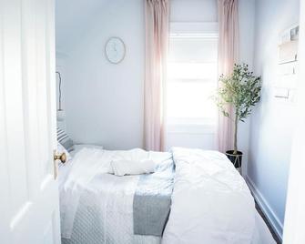 Lyons Manor Rest & Relax, Golf Hockey Curl & Shop Newly Renovated Characterhome - Virden - Habitación