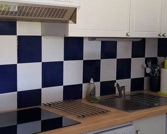 Lovely garden apartment in Agay, 200 meters from Tiki Beach. Linen provided. - Agay - Cuisine