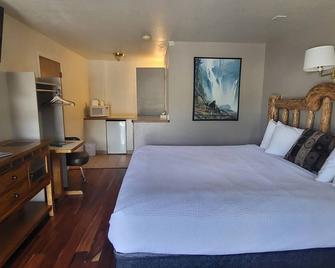 Sandman Motel - Libby - Bedroom