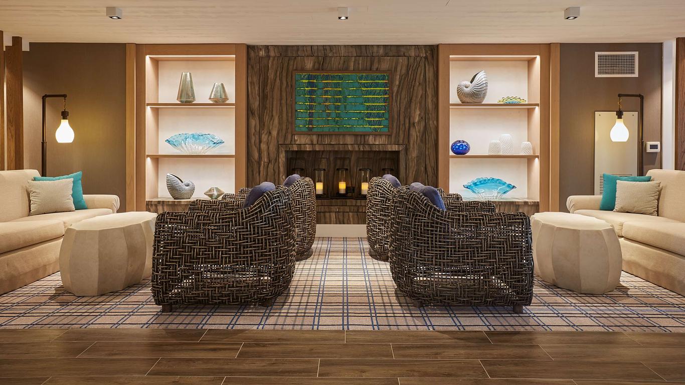 The Waterfront Beach Resort, A Hilton Hotel