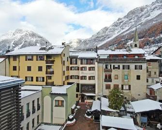 Hotel Silene Parking and Garage - Bormio - Building