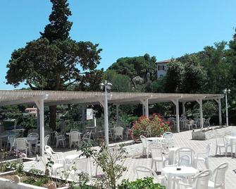Hotel Grotte Del Paradiso - Portoferraio - Patio