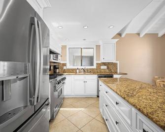 2 Bedroom Home on the Beach with Ocean View - Newport Beach