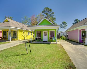 Charming Biloxi Studio with Community Pool and Lake! - Biloxi - Building