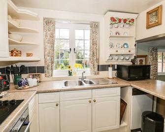 Apple Tree Cottage - Evesham - Kitchen