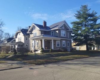 Middletown Centenarian 4 Bed 2 Bath Sleeps 12 - Middletown - Building