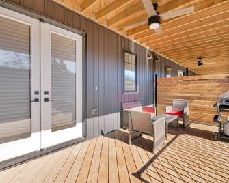 Unique New Townhomes for 16 guests by Simply Comfort - Windsor - Patio