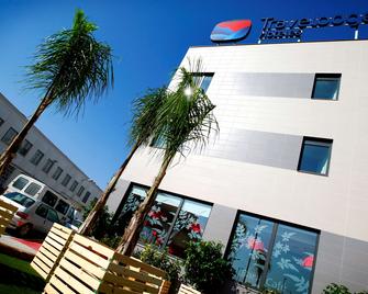 Travelodge Valencia Aeropuerto - Valencia - Building