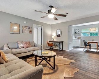 Pecan Park Cottage - close To Sfa + Downtown Nac - Nacogdoches - Soggiorno