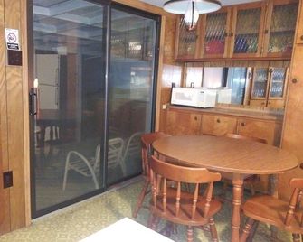 convenient location by the lake . just a few minutes to boat ramp . - Somerset - Eetruimte