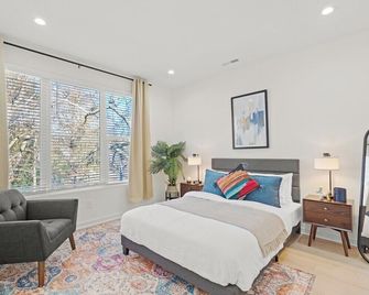 Stylish Modern 3br 3,5ba Townhouse In Charlotte - Charlotte