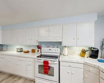 Spacious & comfortable home close to the Habor Sand Dunes beaches & parks - Reedsport - Cocina