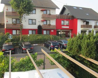 Race-Hotel zur Burg Nürburg - Nuerburg - Edificio