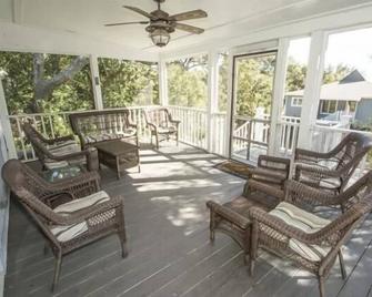 Sandpiper Court 8 by Wild Dunes, with Amenities - Isle of Palms - Balkón