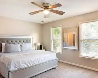 Gorgeous 2 Bed and 2.5 Bath Home - Riverdale - Bedroom