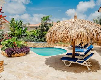 Elegant 2-bedroom apartment 2 km from Eagle beach - Noord - Pool