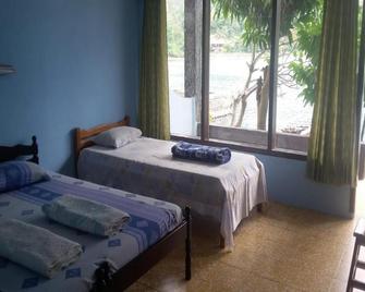 Abadi Guest House - Parapat - Bedroom