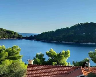 Studio in a quiet location with sea view - Vela Luka - Venkovní prostory