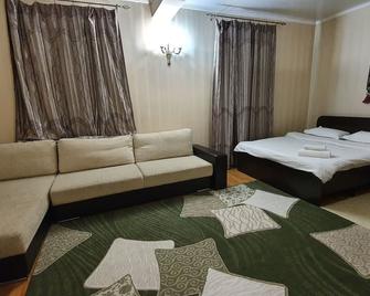 FiveSeasons Inn - Almatý - Habitación