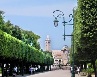 Dwelling Simona The Cathedral Within Walking Distance Vacation Home Trani Italy - Trani - Bâtiment