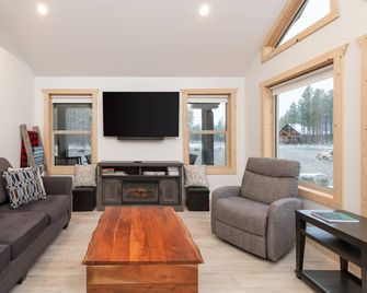 The Alpine Cabin - Valemount - Obývací pokoj