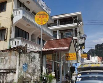 V V guesthouse - Vang Vieng - Bina