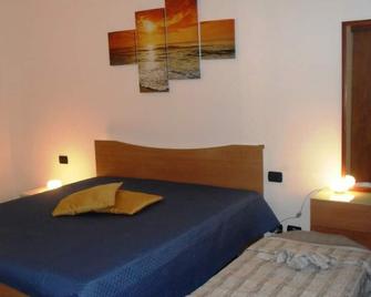 Small Apartment In The Center 300 Mt From The Port And Bus Station With Wifi - Trapani - Bedroom