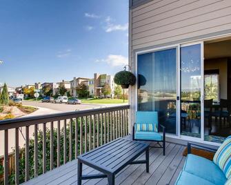 Amazing Location on Park with Mountain Views - Highlands Ranch - Balcony