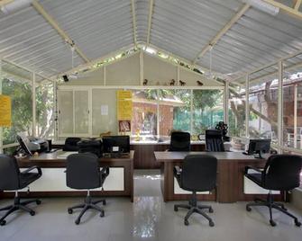 Gir Jungle Lodge - Sasan Gir - Front desk