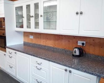 house, village newburgh, ellon. walking distance to beach and golf - Ellon - Кухня